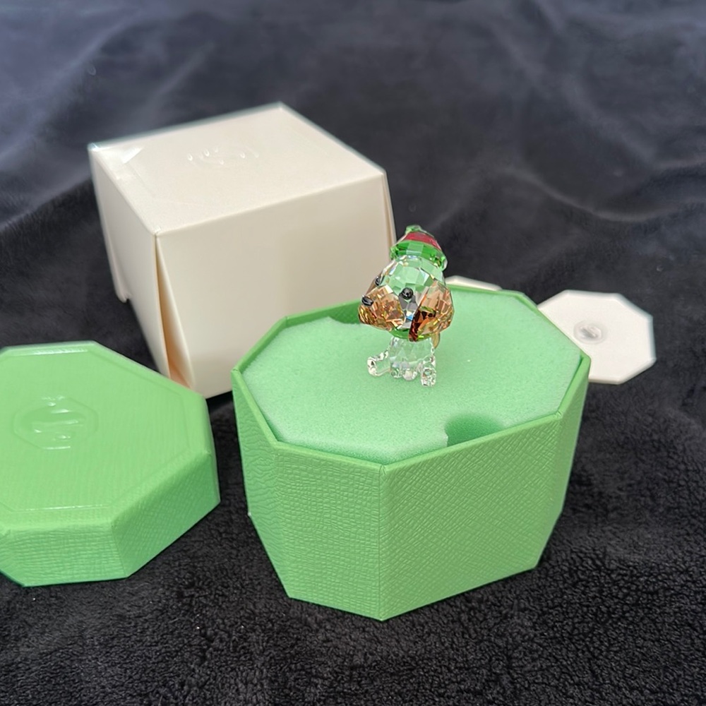 Swarovski holiday Crystal beagle Figurine